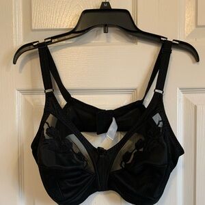 Black Body embrace black bra